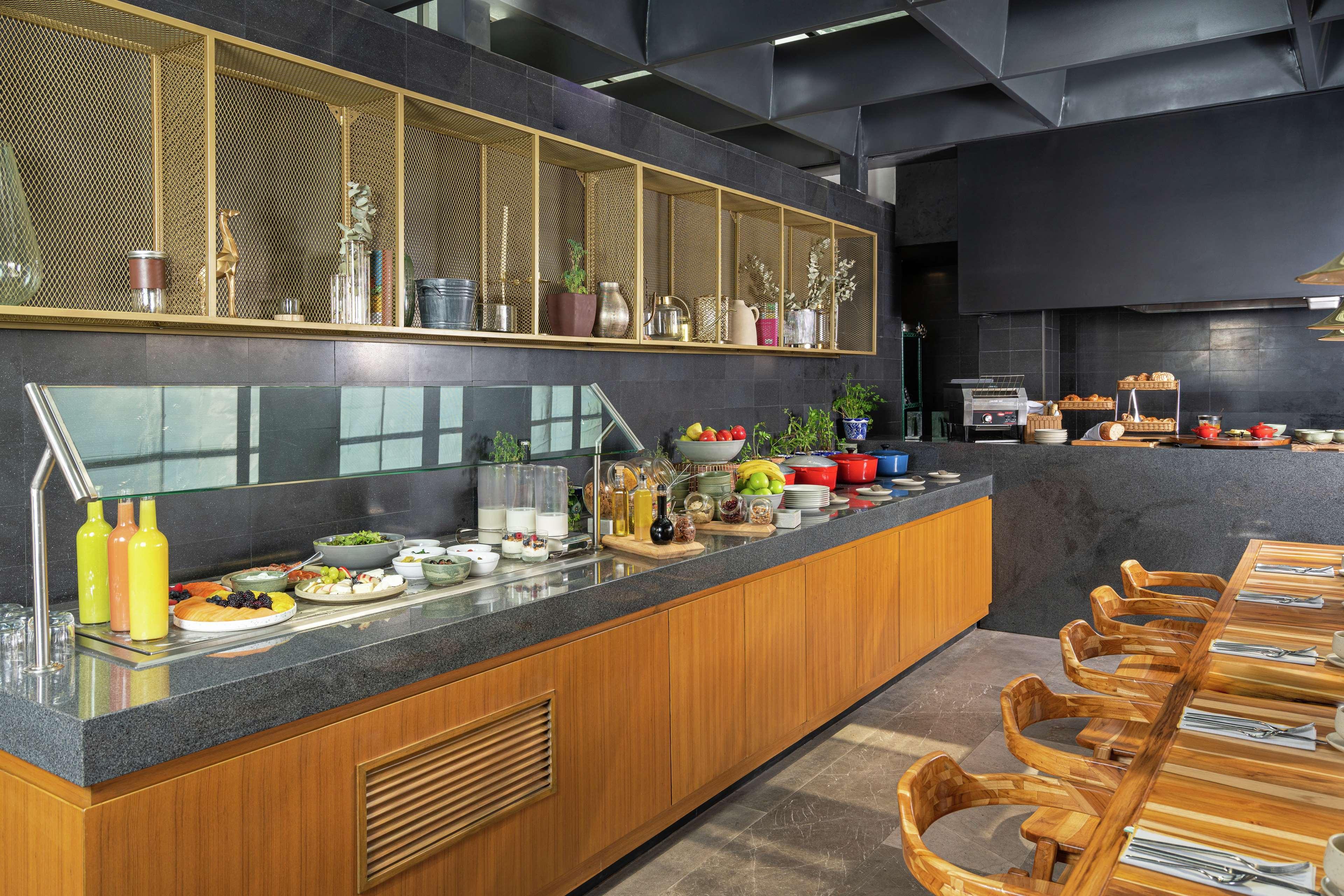 Hotel Umbral, Curio Collection By Hilton