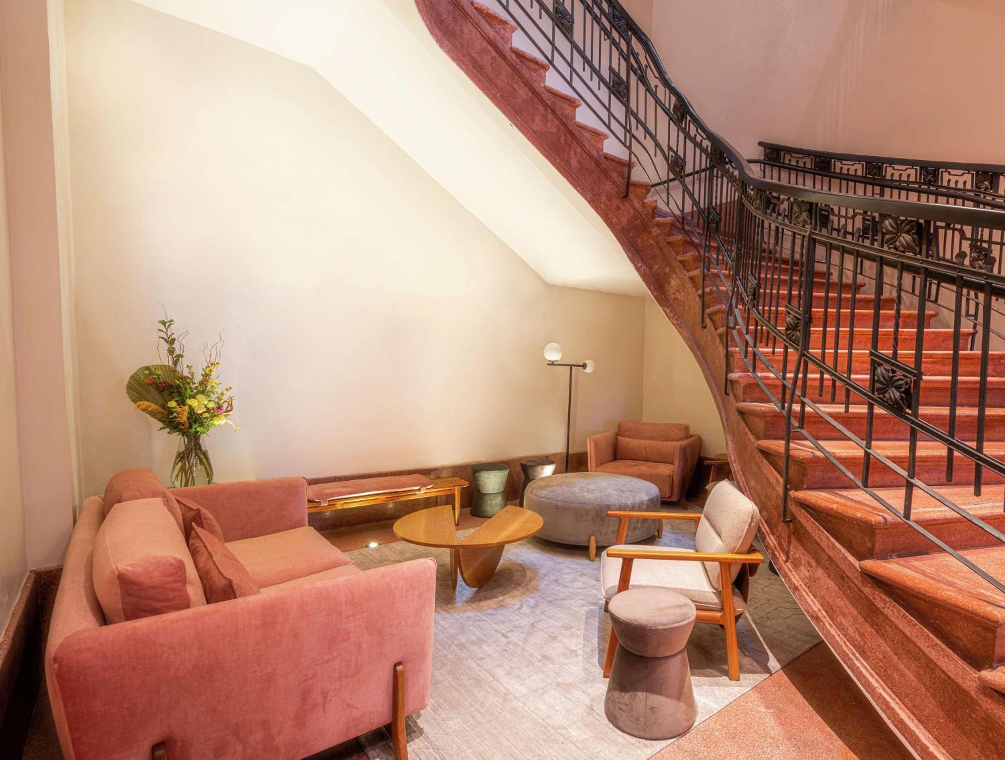 Hotel Umbral, Curio Collection By Hilton