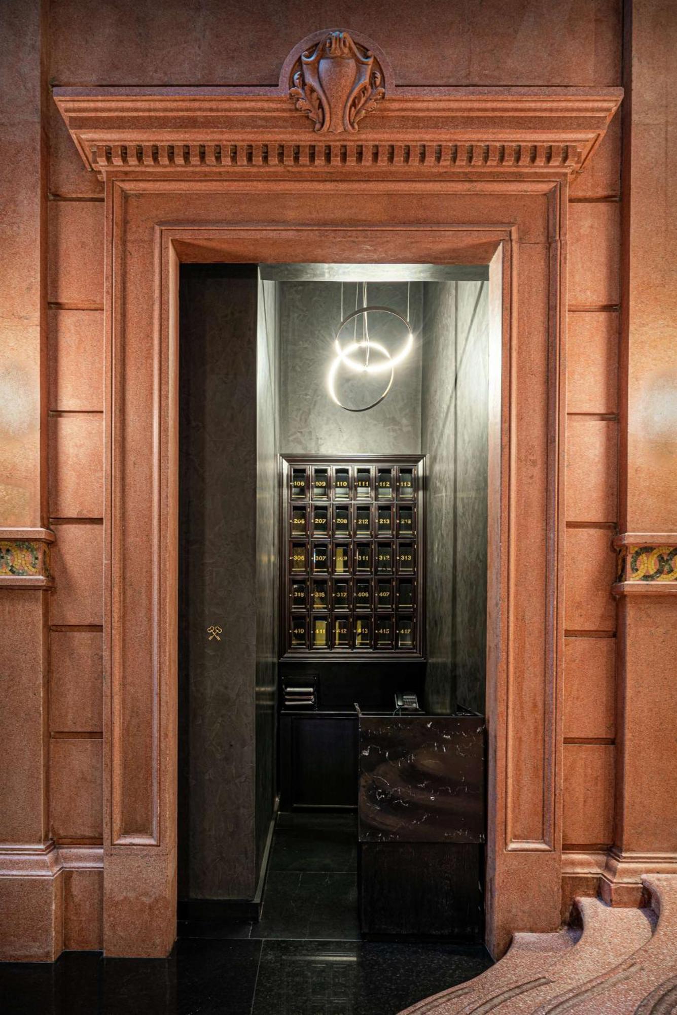 Hotel Umbral, Curio Collection By Hilton