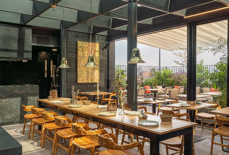 Hotel Umbral, Curio Collection By Hilton